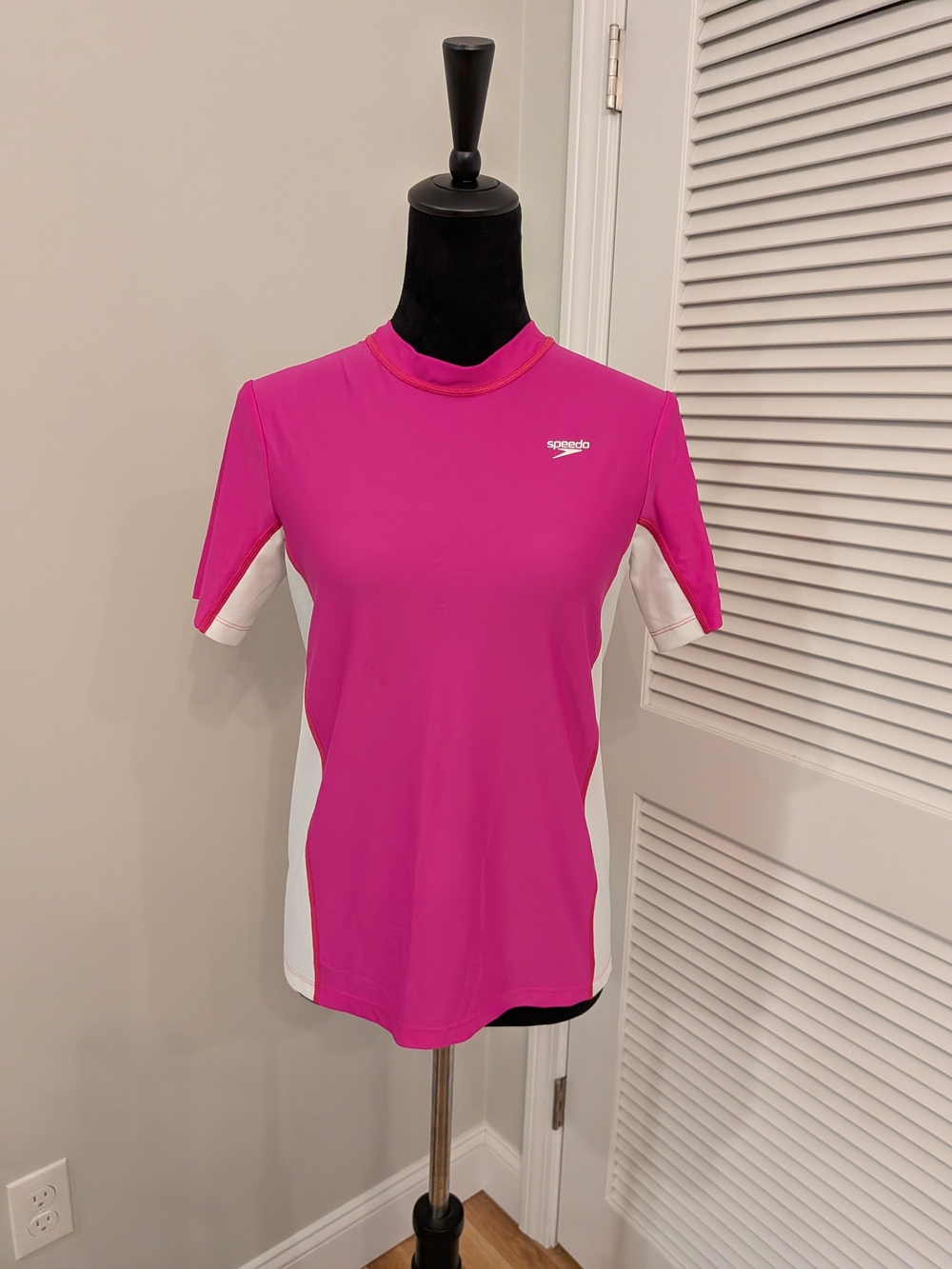 B#1: Speedo Women's Pink Short Sleeve Shirt Size XL